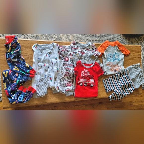 Lot of Boys pajamas  5T - Picture 1 of 1